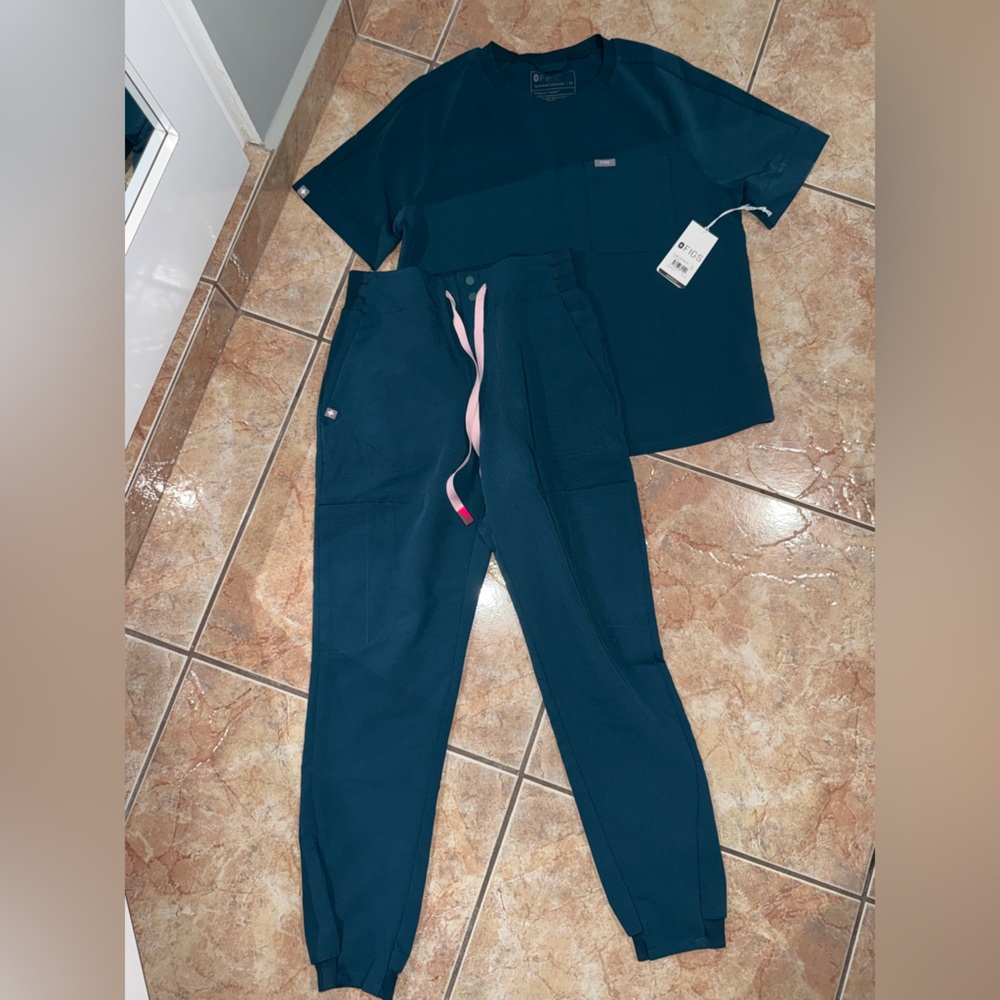 Figs women's Caribbean Blue Scrub Set XS top / XS petite